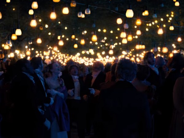 #BRIDGERTONS : London’s Gas lights โอ้เมื่อมีไฟ…ไฟ…ไฟลุกขึ้นแจ่มจ้า